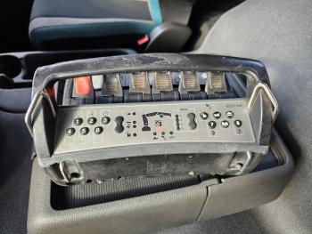 FM 420 8x2 / HIAB HOOKLIFT + 30 t/m CRANE - KRAN